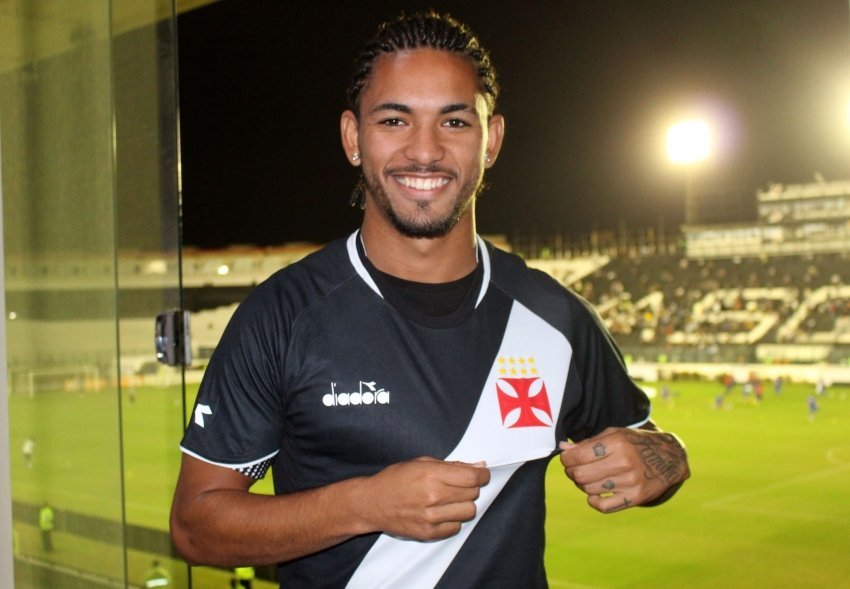 Douglas Luiz Aston Villa troféu