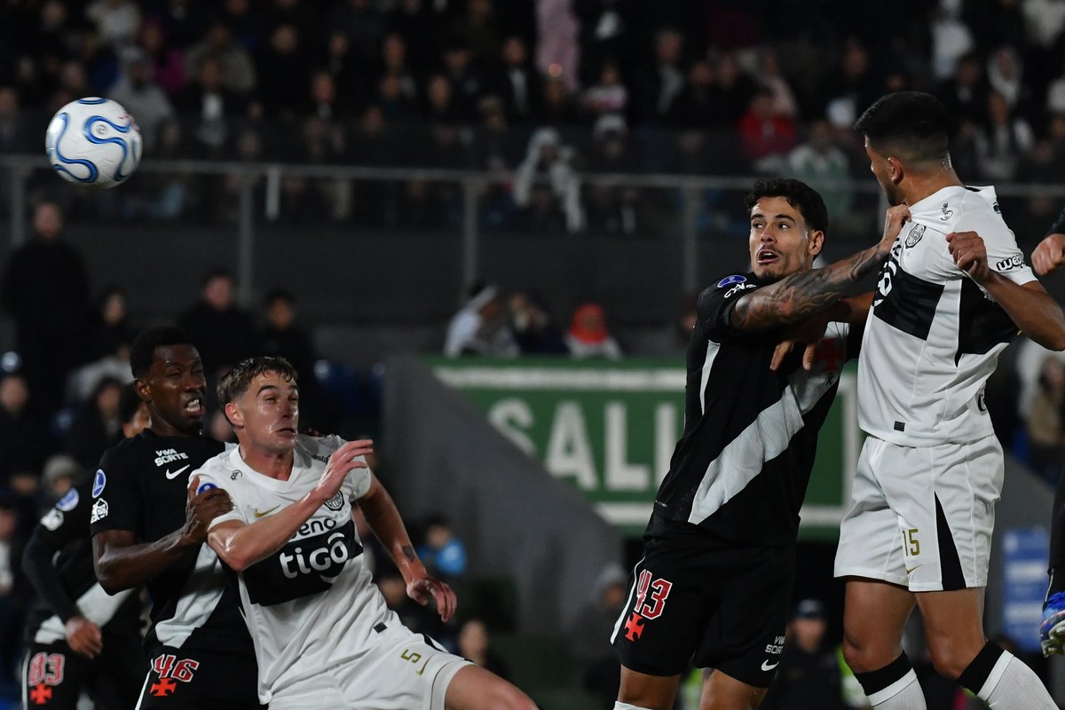 Vasco defesa jogo aéreo