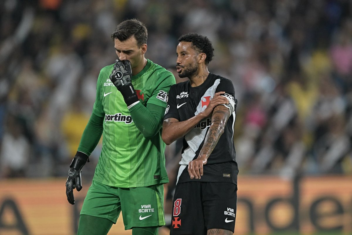 Pedro Emanuel aprova postura do Vasco e explica ausência de Hinestroza em empate com o Fluminense