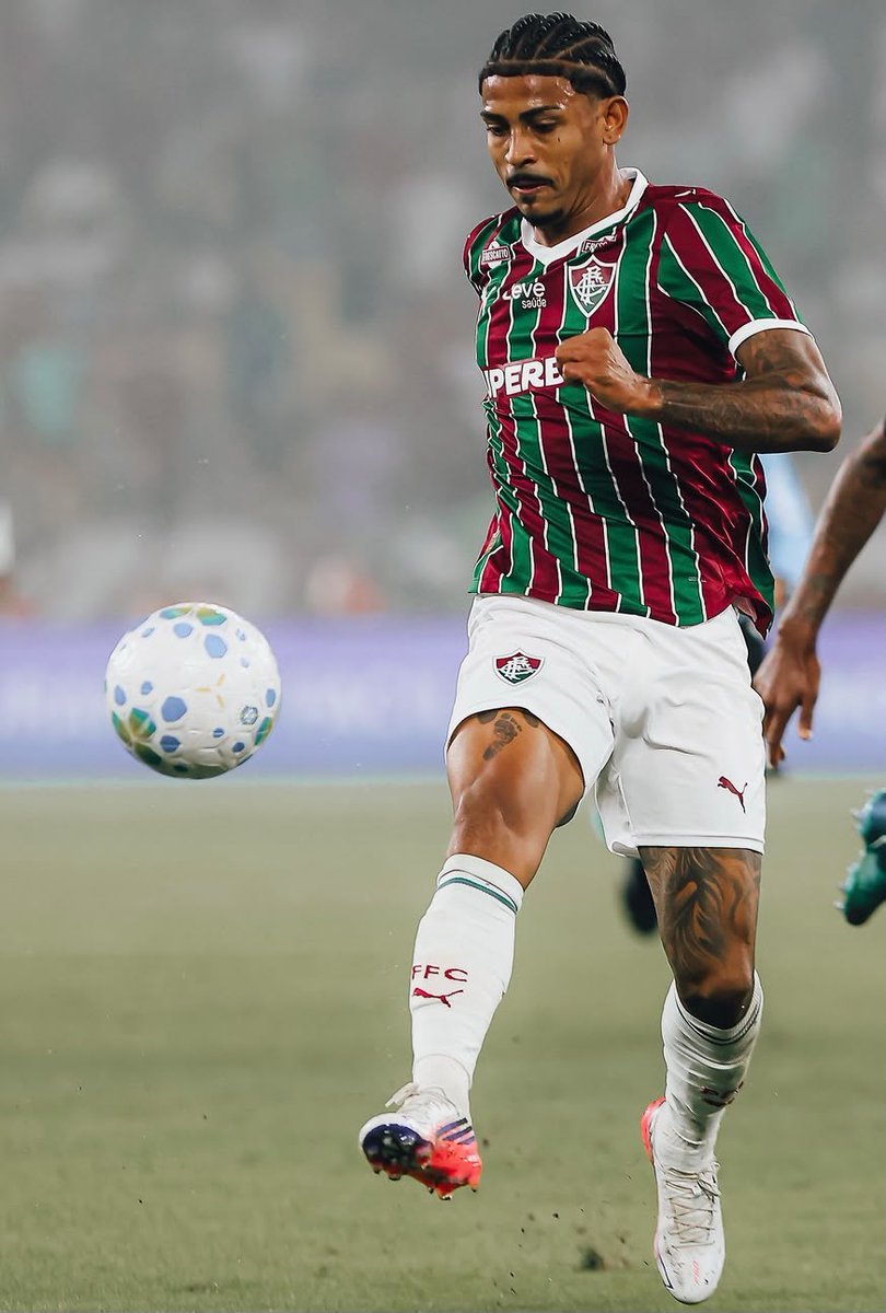 John Kennedy rompe ligamento cruzado em clássico contra o Vasco