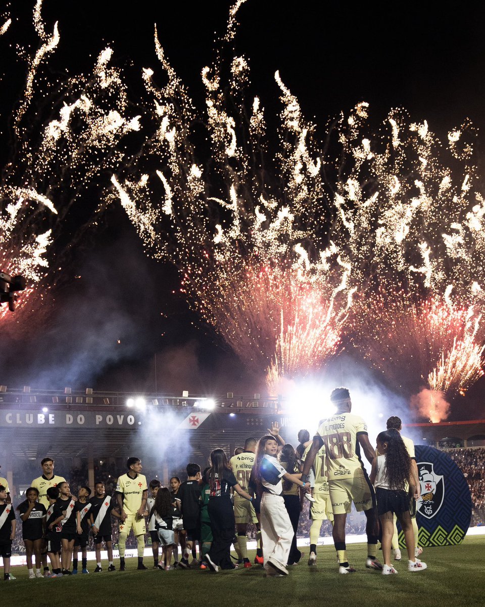 Vasco atropela o Coritiba por 5 a 0, faz 32 chutes contra 4 e enterra o Z-4 com show de Colidio, Lescano e Sosa