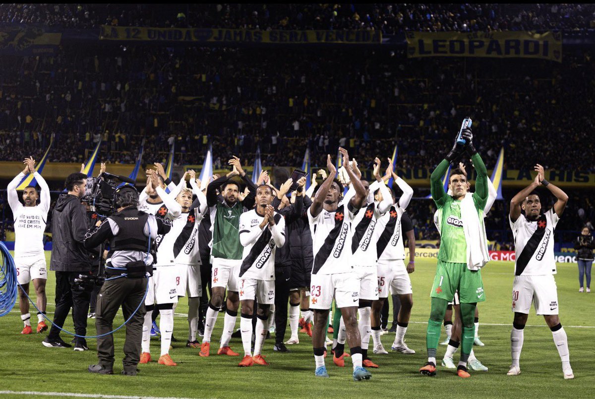 Vasco cala a Bombonera, Adson marca e o Cruzmaltino está a um empate da final da Sul-Americana