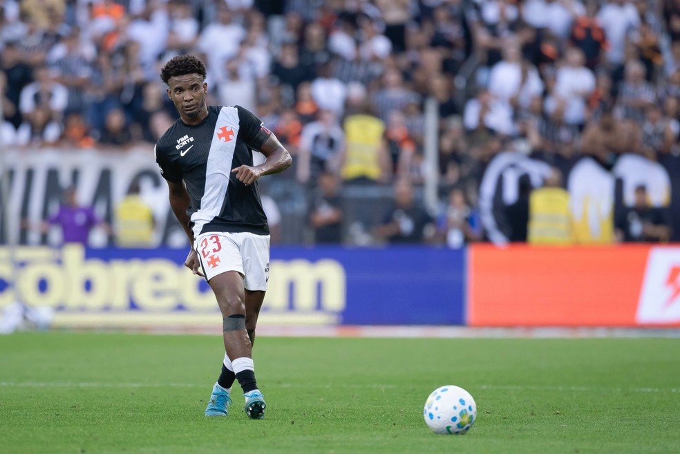 thiago mendes vasco lesão tornozelo