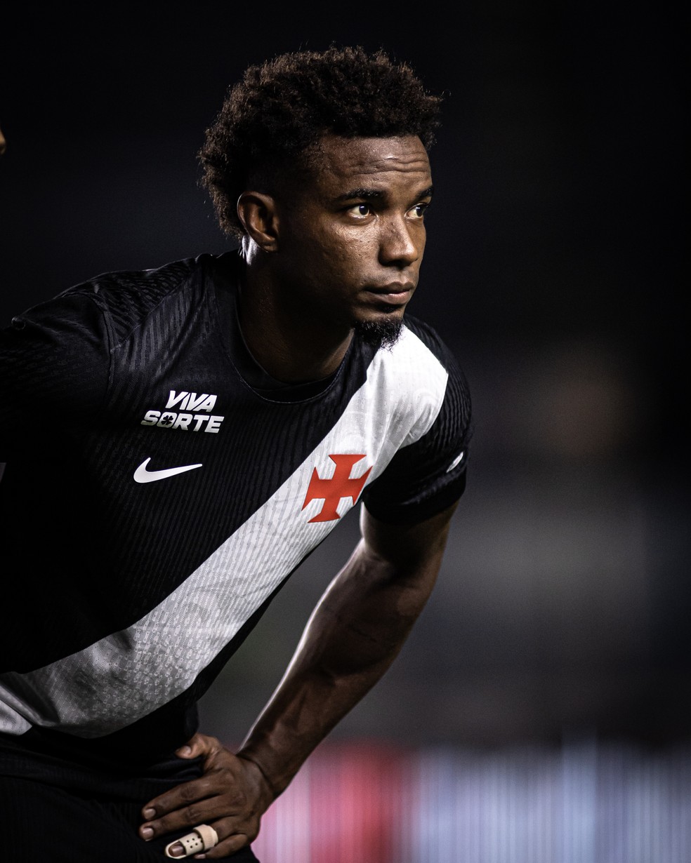 Thiago Mendes rasga o Olimpia com gol e assistência, mas está suspenso para a volta das quartas